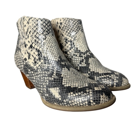Vionic Women’s Booties Size 6.5 Snake Print Orthotic Insole Vivien Kamryn - Picture 1 of 8